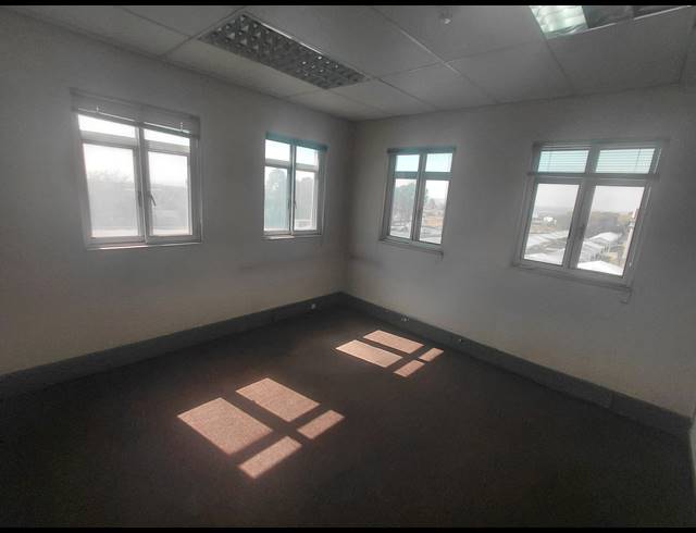 1,430M² OFFICE FOR SALE IN BRYANSTON